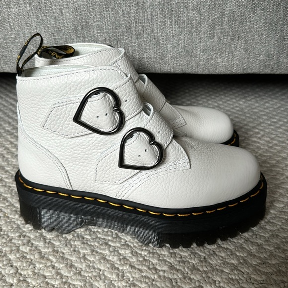 NEW DR MARTENS DEVON HEART LEATHER PLATFORM BOOTS - Picture 5 of 12